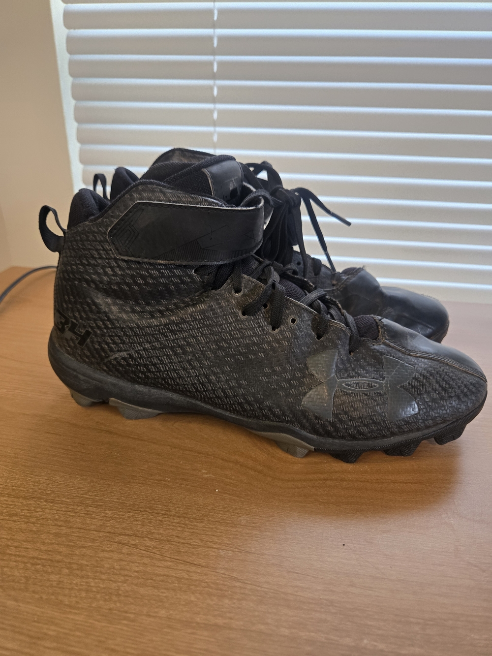 Under Armour Men’s Black Football Cleats